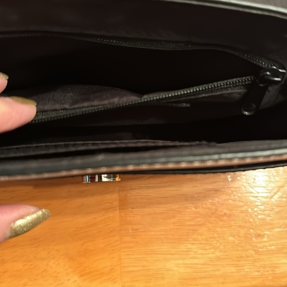 Like new Nine West purse in pale pink burgundy and black - Picture 7 of 12